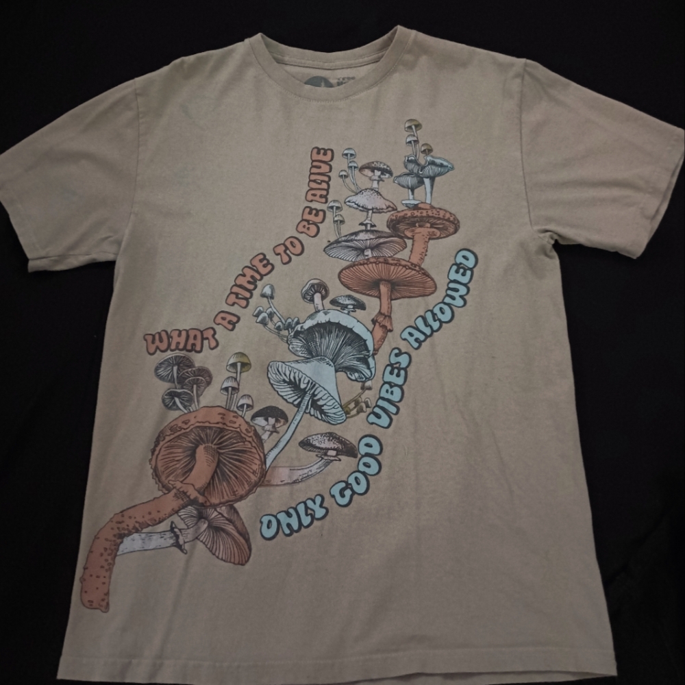 T-shirt, medium